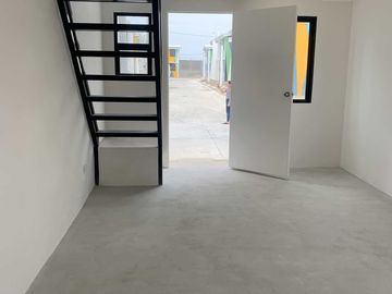 10,000 only ready for move in