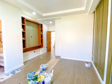 FOR SALE: FURNISHED ELEGANT FINISH BRAND NEW HOUSE IN BF RESORT VILLAGE