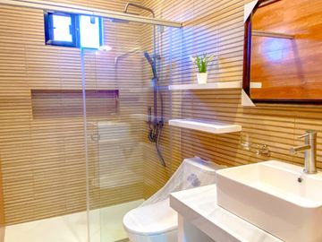 FOR SALE: FURNISHED ELEGANT FINISH BRAND NEW HOUSE IN BF RESORT VILLAGE