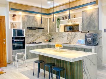 FOR SALE: FURNISHED ELEGANT FINISH BRAND NEW HOUSE IN BF RESORT VILLAGE