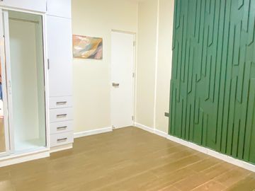 FOR SALE: FURNISHED ELEGANT FINISH BRAND NEW HOUSE IN BF RESORT VILLAGE