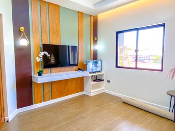 FOR SALE: FURNISHED ELEGANT FINISH BRAND NEW HOUSE IN BF RESORT VILLAGE