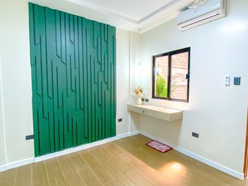 FOR SALE: FURNISHED ELEGANT FINISH BRAND NEW HOUSE IN BF RESORT VILLAGE