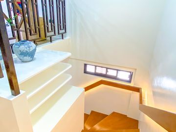 FOR SALE: FURNISHED ELEGANT FINISH BRAND NEW HOUSE IN BF RESORT VILLAGE