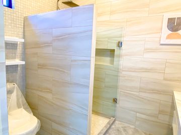 FOR SALE: FURNISHED ELEGANT FINISH BRAND NEW HOUSE IN BF RESORT VILLAGE