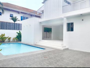 Glamour Modern House 4 Bedroom for Sale in Ayala Alabang Muntinlupa