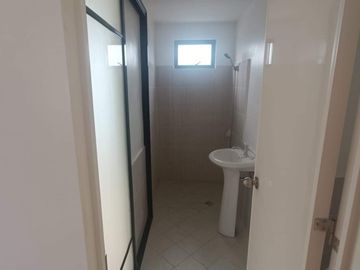 Townhouse For Sale in ESTANZIA ENCLAVE Tanza Cavite near Sm Tanza
