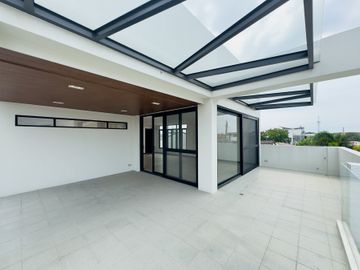 Captivating House & Lot for Sale in Sucat, Barangay San Isidro Parañaque City