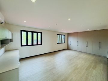 Captivating House & Lot for Sale in Sucat, Barangay San Isidro Parañaque City