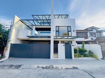 Captivating House & Lot for Sale in Sucat, Barangay San Isidro Parañaque City