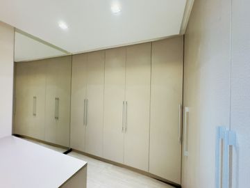 Captivating House & Lot for Sale in Sucat, Barangay San Isidro Parañaque City