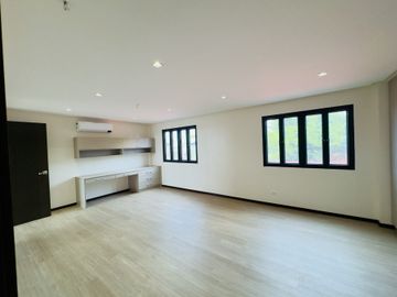 Captivating House & Lot for Sale in Sucat, Barangay San Isidro Parañaque City