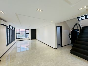 Captivating House & Lot for Sale in Sucat, Barangay San Isidro Parañaque City