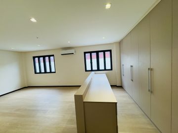 Captivating House & Lot for Sale in Sucat, Barangay San Isidro Parañaque City