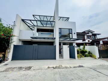 Captivating House & Lot for Sale in Sucat, Barangay San Isidro Parañaque City