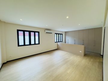 Captivating House & Lot for Sale in Sucat, Barangay San Isidro Parañaque City