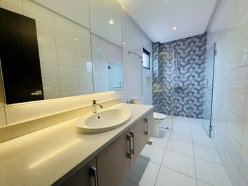 Captivating House & Lot for Sale in Sucat, Barangay San Isidro Parañaque City