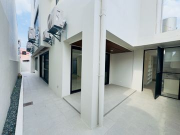 Captivating House & Lot for Sale in Sucat, Barangay San Isidro Parañaque City