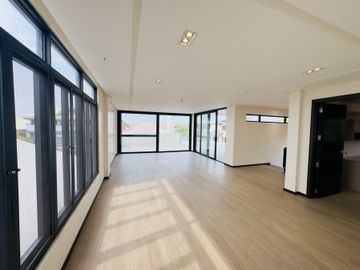 Captivating House & Lot for Sale in Sucat, Barangay San Isidro Parañaque City