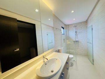 Captivating House & Lot for Sale in Sucat, Barangay San Isidro Parañaque City