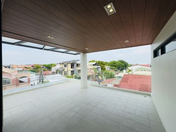 Captivating House & Lot for Sale in Sucat, Barangay San Isidro Parañaque City
