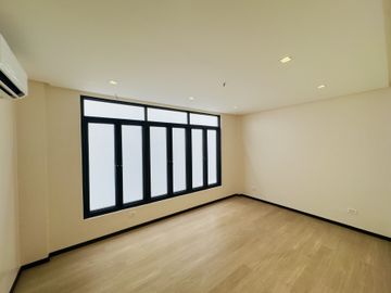 Captivating House & Lot for Sale in Sucat, Barangay San Isidro Parañaque City