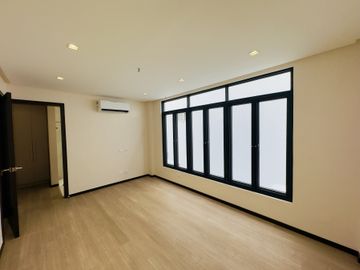 Captivating House & Lot for Sale in Sucat, Barangay San Isidro Parañaque City