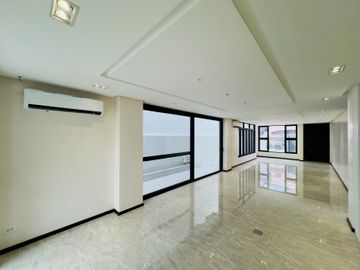 Captivating House & Lot for Sale in Sucat, Barangay San Isidro Parañaque City