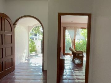 Ayala Alabang 4 Bedroom Glamour House for Sale in Alabang Muntinlupa
