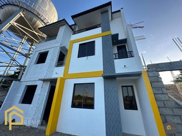 3 storey townhouse in Sto. Tomas, Batangas
