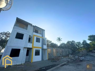 3 storey townhouse in Sto. Tomas, Batangas