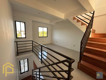 3 storey townhouse in Sto. Tomas, Batangas