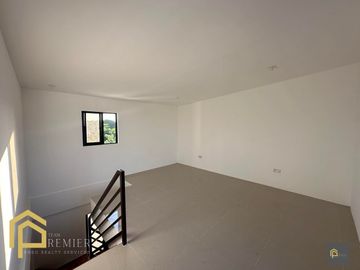 3 storey townhouse in Sto. Tomas, Batangas