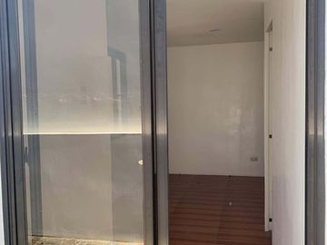 3 bedrooms Single Attached in West Beverly hills