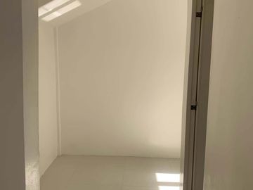3 bedrooms Single Attached in West Beverly hills