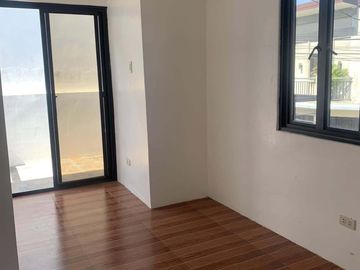 3 bedrooms Single Attached in West Beverly hills