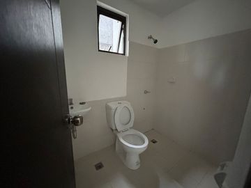3 Bedrooms 2 Toilet & Bath Beacon House Stone Bridge Estates Carmona Cavite