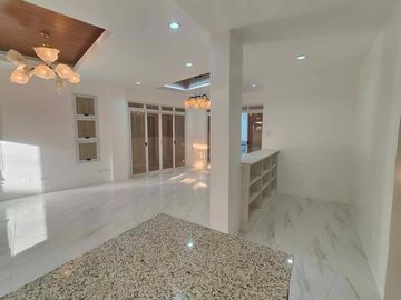 5 Bedroom House & Lot  in Eastville Filinvest Homes brgy. San Isidro Cainta KSA