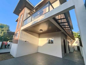 5 Bedroom House & Lot  in Eastville Filinvest Homes brgy. San Isidro Cainta KSA