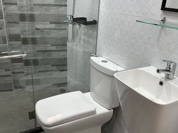 5 Bedroom House & Lot  in Eastville Filinvest Homes brgy. San Isidro Cainta KSA