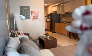 One (1) Bedroom corner Unit w/ WIFI in BGC open for Short-term lease