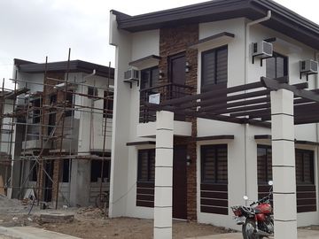 Stonebridge Estates House for sale in Carmona City very near Manila