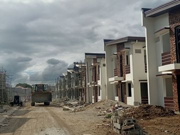 Stonebridge Estates House for sale in Carmona City very near Manila