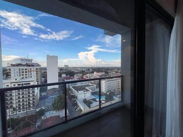 For Sale 61sqm Elegant One Bedroom Fully Furnished One Euphoria Angeles City