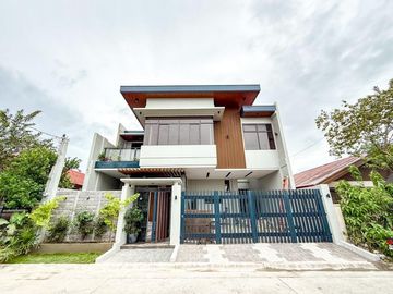 Newly Built Semi-Furnished Modern Single House and Lot For Sale in BF Resort Vil