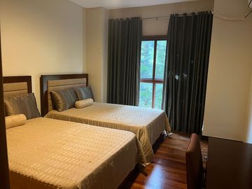 4BR Unit at Tagaytay Highlands, Woodridge Condominium|For Sale