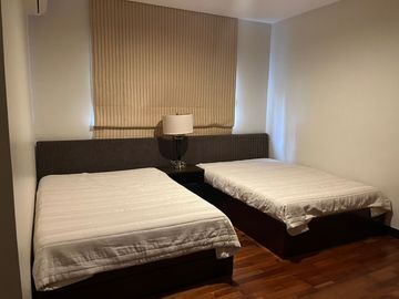 4BR Unit at Tagaytay Highlands, Woodridge Condominium|For Sale
