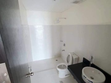 2BR w/ Bal RFO Rent to Own Condo 600k down payment Pasig BGC C5 Tiendesitas