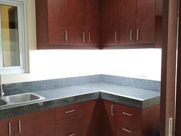 FOR SALE Townhouse Duplex with 3 BR and Balcony in Hobart Village 2, Valenzuela