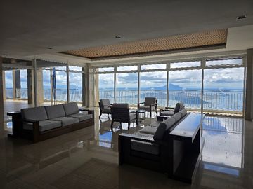 PENTHOUSE in Tagaytay with a SPECTACULAR view of TAAL